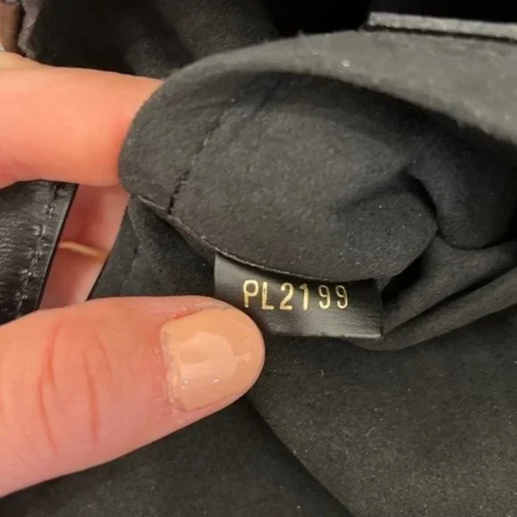 Louis Vuitton Authentic Tambourin Black Crossbody Bag Smooth Calf Leather - Picture 5 of 12